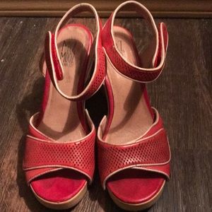 🔘 GUC - Miz Mooz New York City - size 8